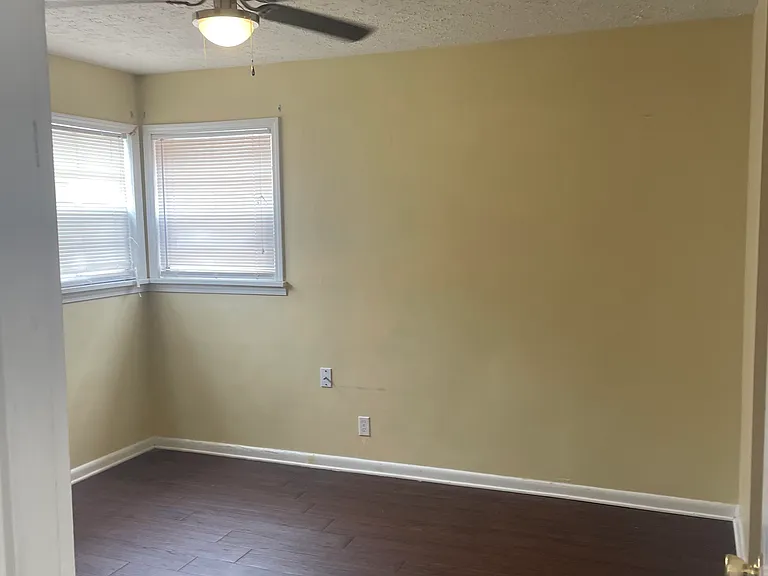 2223 Heather Ln #4 — Photo 2