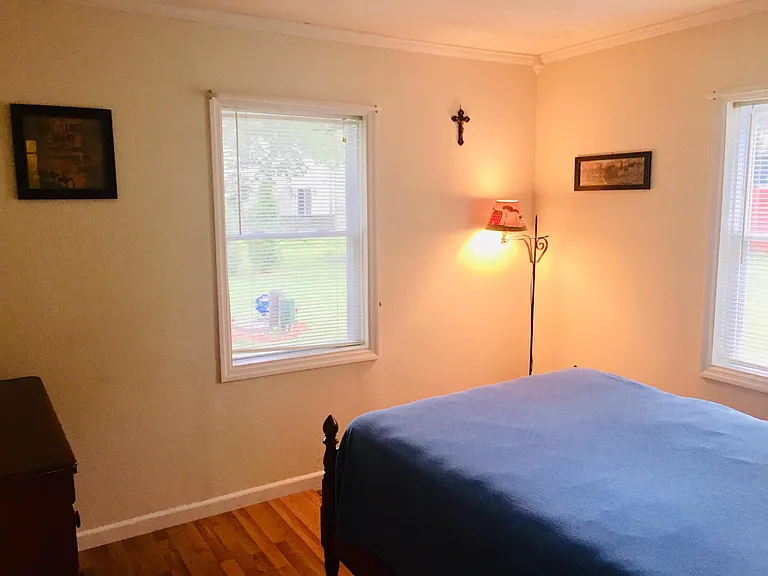 Bedroom 11'x9'5"