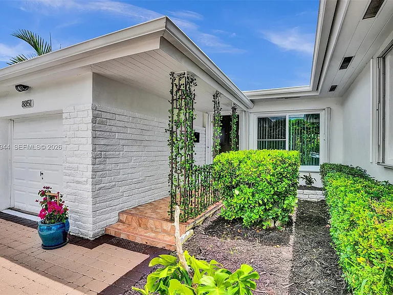 8851 Byron Ave — Photo 31