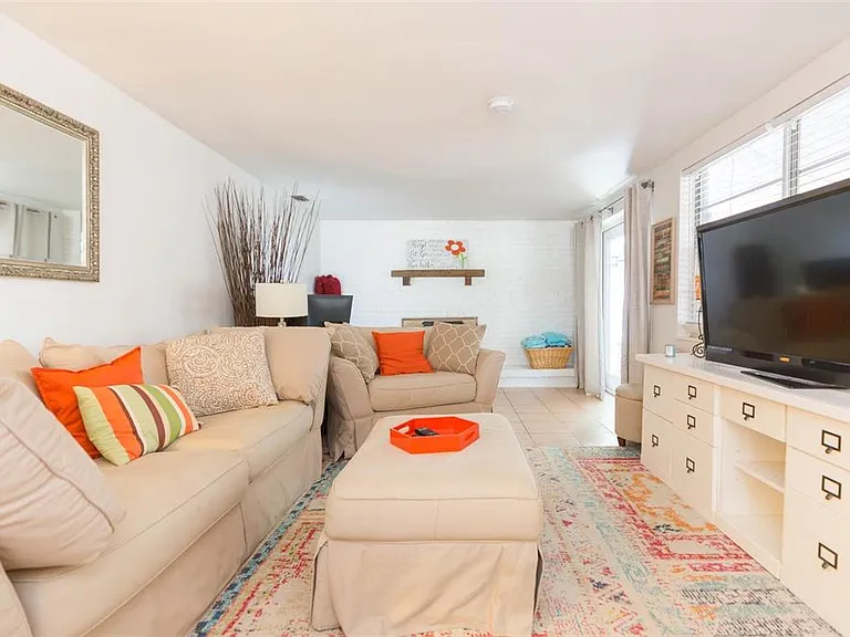 4206 W Wisconsin Ave — Photo 21