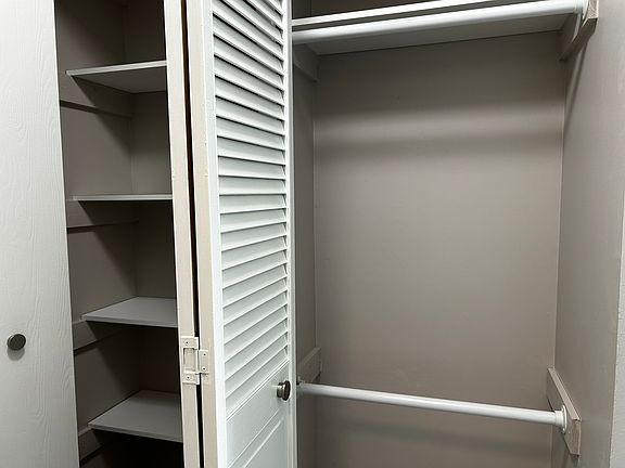 Bedroom 2: closet2