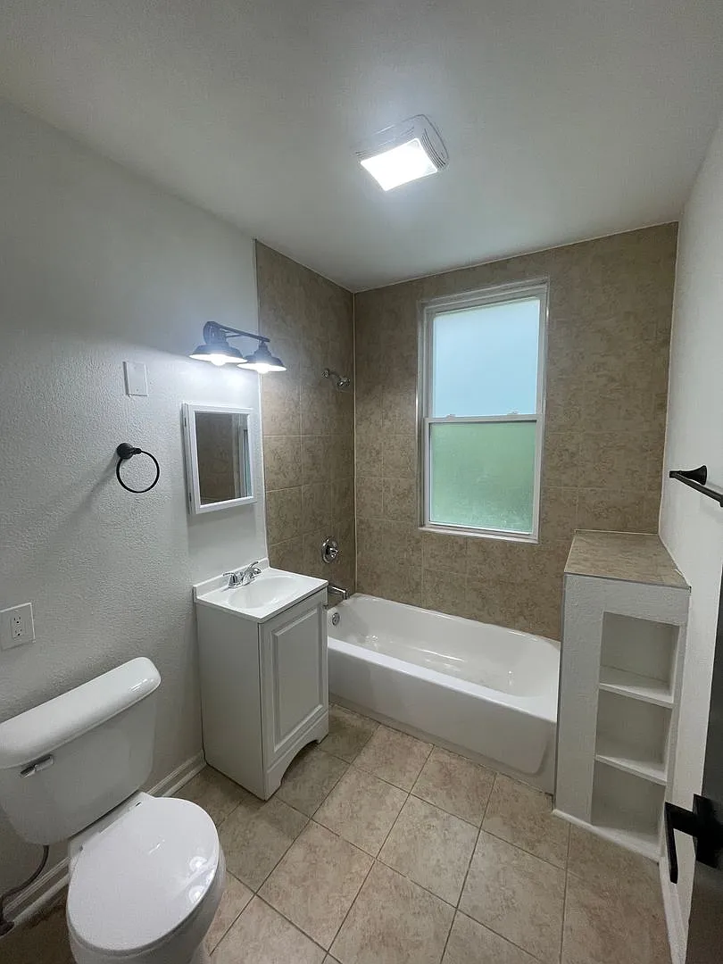 2917 N Richards St — Photo 4