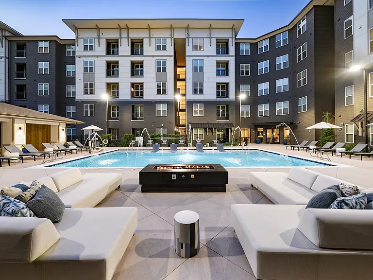 The Dalton by Alta — Photo 40