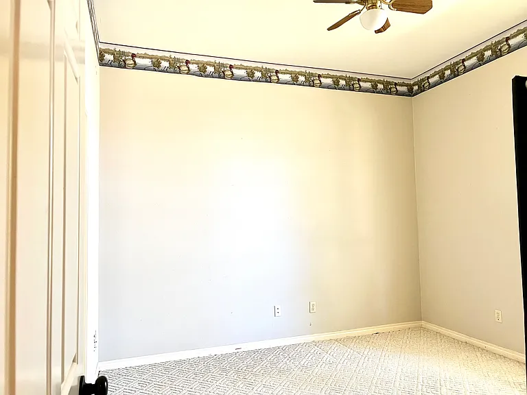 1408 Edgemont Cir — Photo 15