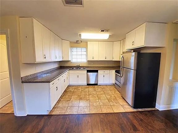 4th image of 3000 Saint Ann St #1