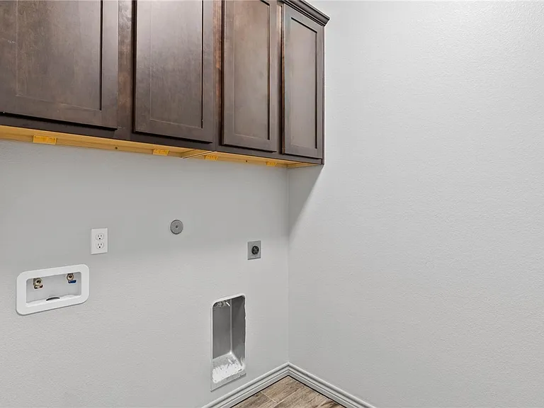 3406 Angelina St — Photo 14