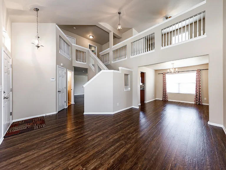 6104 Hayfield Pl — Photo 5