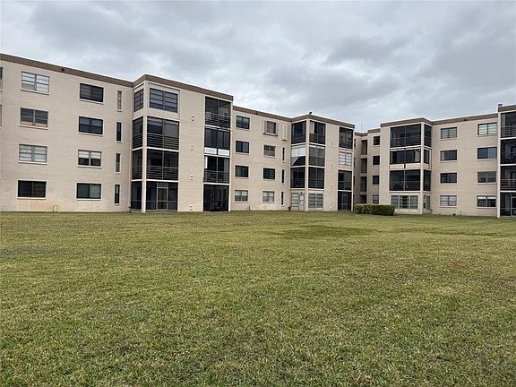 4th image of 9300 SW 8th St #215