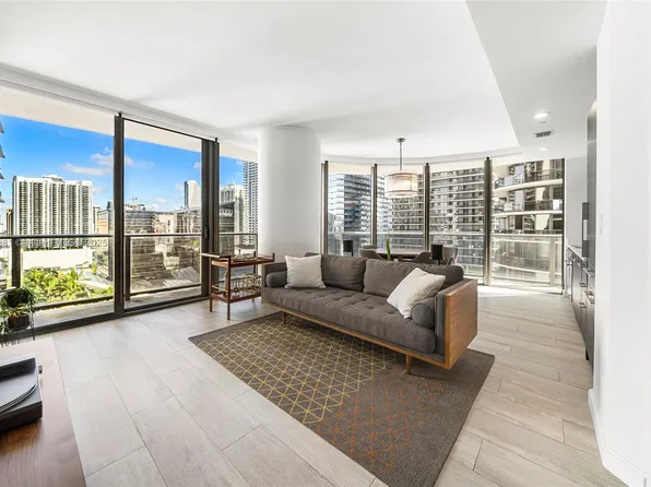 55 SW 9th St APT 1701, Miami, FL 33130
