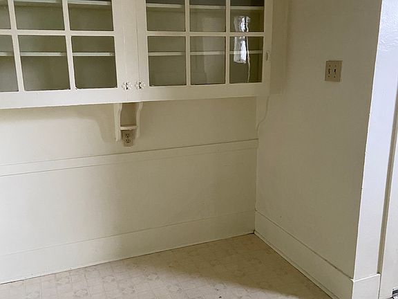 2nd image of 918 S J St APT 2