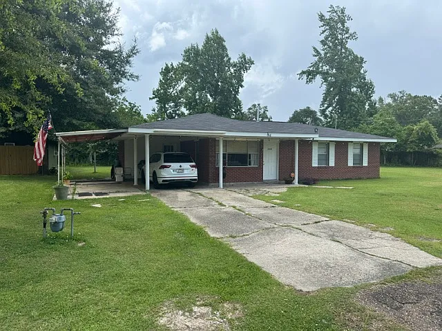 3 bed, 1000 sqft, $1,300 — Photo 2