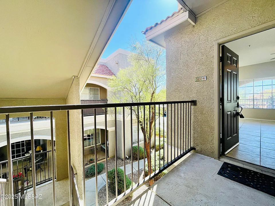 1500 E Pusch Wilderness Dr #3204
