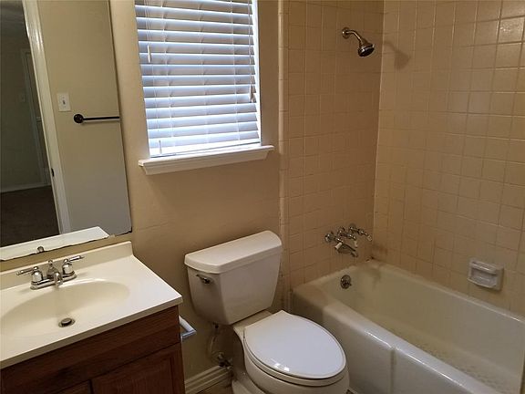 4th image of 747 Kings Ln