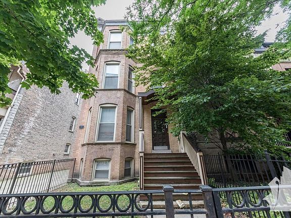 3rd image of 851 W Wellington Ave APT 2J
