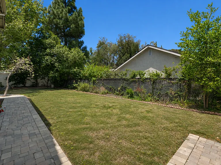 4215 Balcony Dr — Photo 47