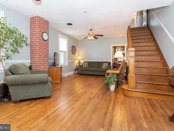 3rd image of 512 W 2nd Ave