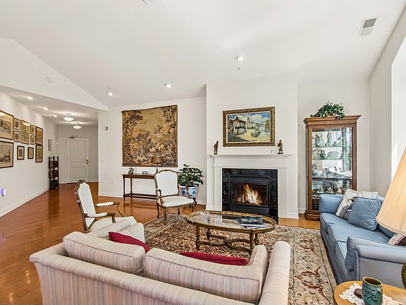 4th image of 2660 Summit Dr Unit 302