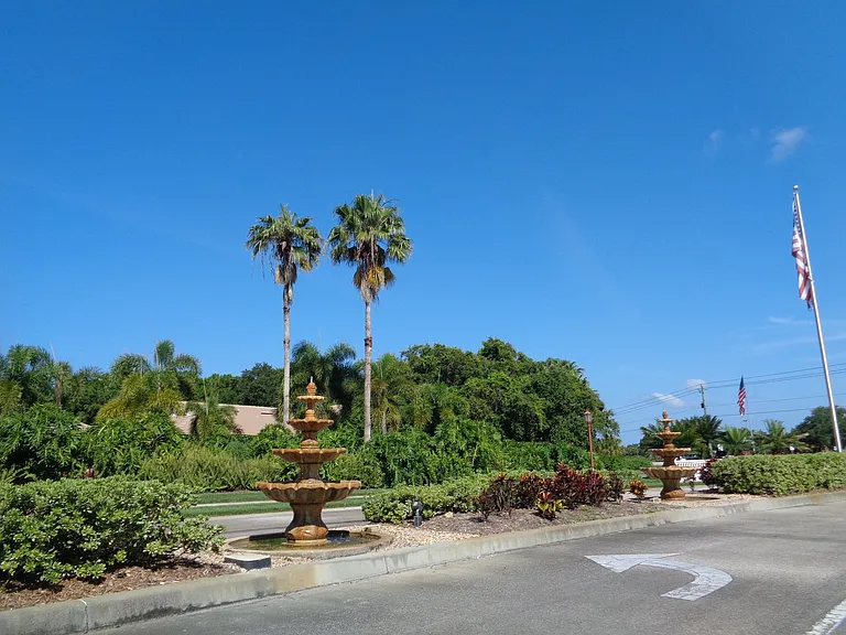4430B Corso Venetia Blvd — Photo 35