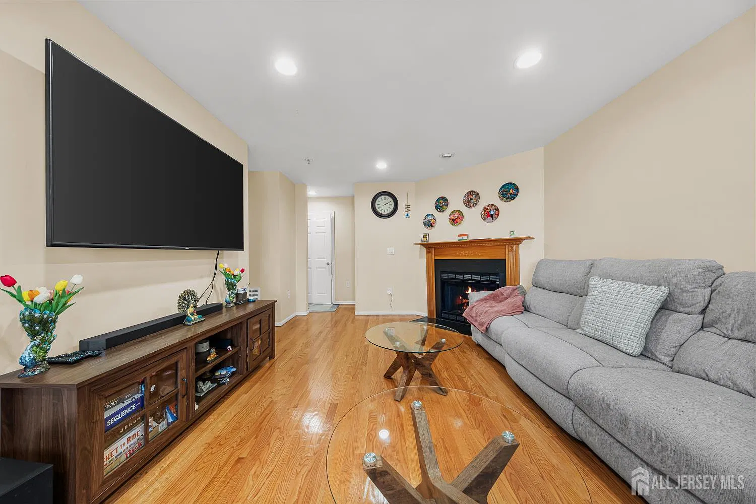 2 bed, 2.5 bath, 1566 sqft, $2,800 — Photo 3