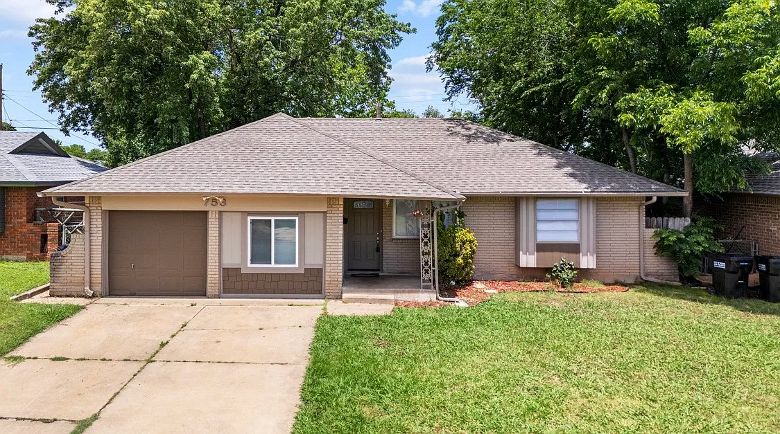 3 bed, 929 sqft, $1,400 — Photo 1