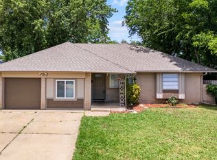 753 SW 3rd St, Moore, OK 73160