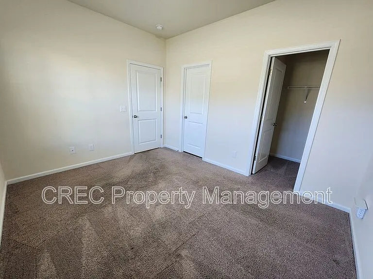 260 Hyrne Dr — Photo 5