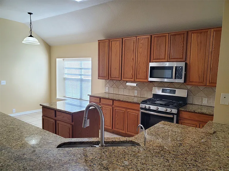 2502 Suncreek Ln — Photo 14