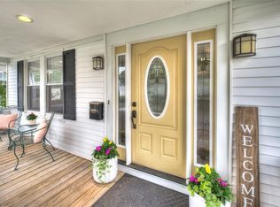 11 Ivanhoe St, Cranston, RI 02910