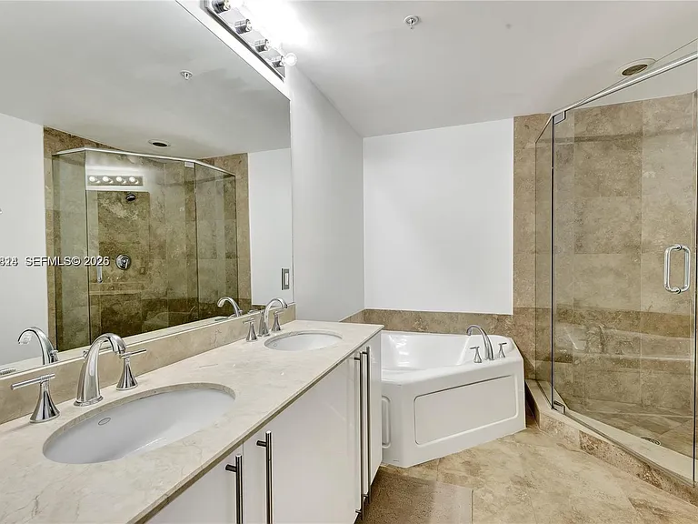 3030 NE 188th St #603 — Photo 10