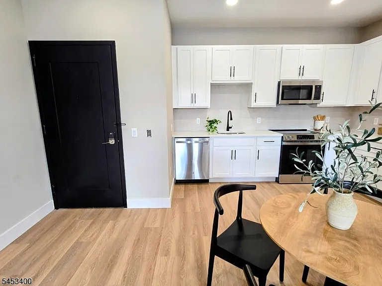450 Washington Ave #201 — Photo 4