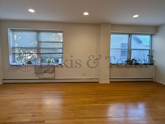 5th image of 25-44 Crescent St #Dg