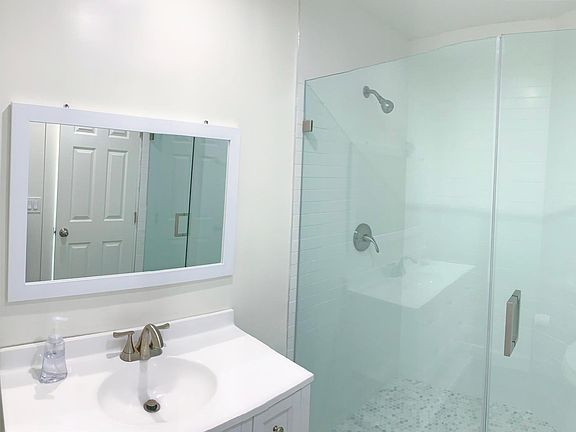 4th image of 1026 Grant St #1/2