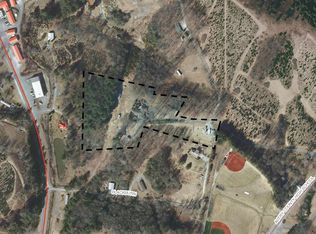 231 Log Cabin Ln, Newland, NC 28657