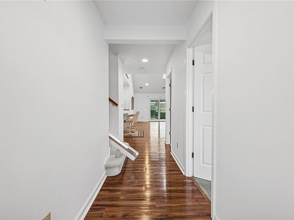 4th image of 1010 Ironwood Cir