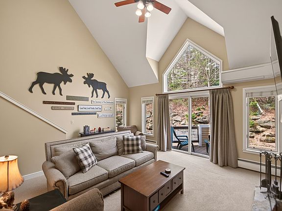 2nd image of 1D Townhouse Square #8