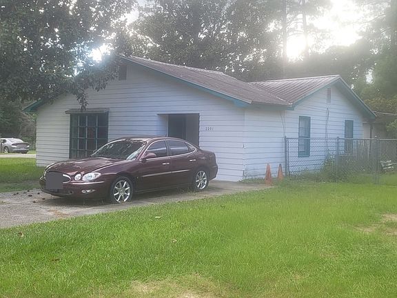 3rd image of 2201 Eastover Dr