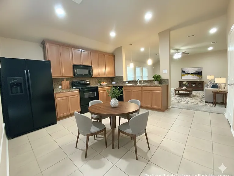421 Goldstone Ln — Photo 3