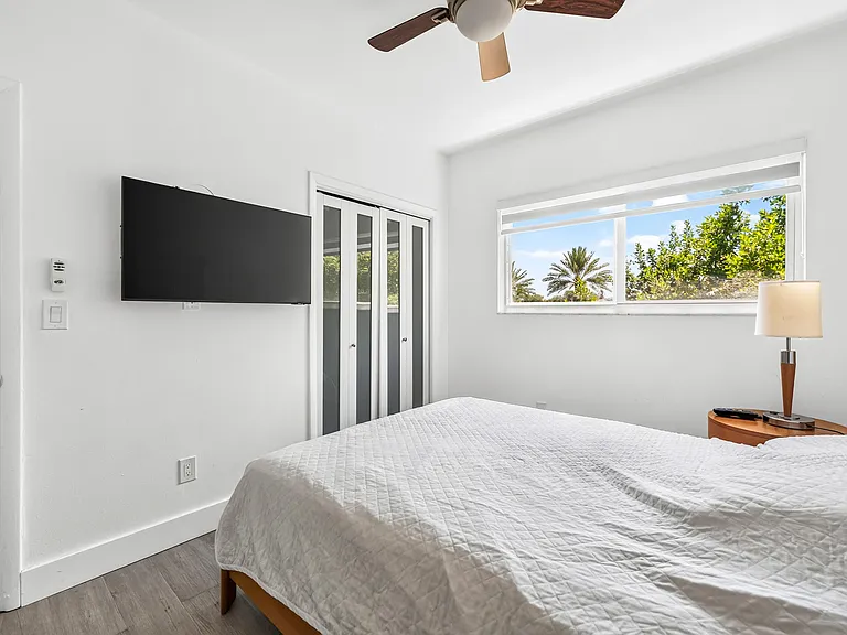 8956 Collins Ave #4 — Photo 24