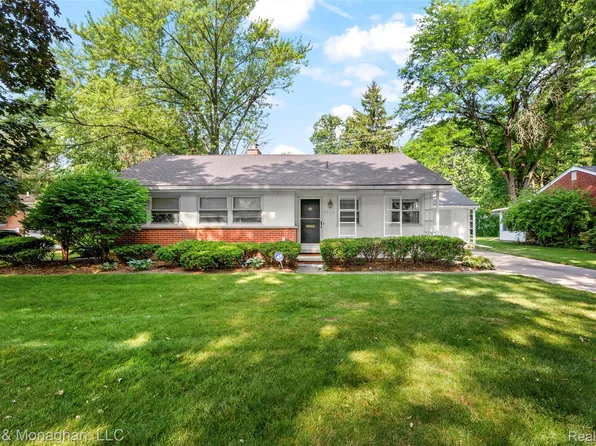 27651 Red Leaf Ln, Southfield, MI 48076