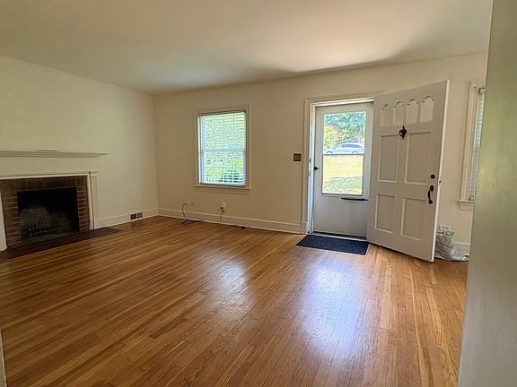 5th image of 815 Locust Ave #A