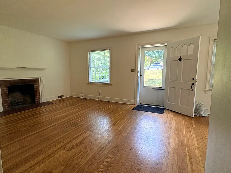 815 Locust Ave #A — Photo 5