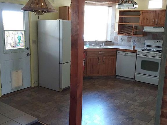 3rd image of 660 Oak Creek Ave