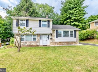 429 Robin Rd, Hatboro, PA 19040