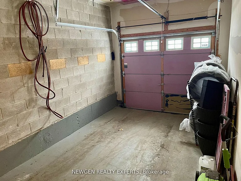 42 Crystalview Cres #UPPER — Photo 22