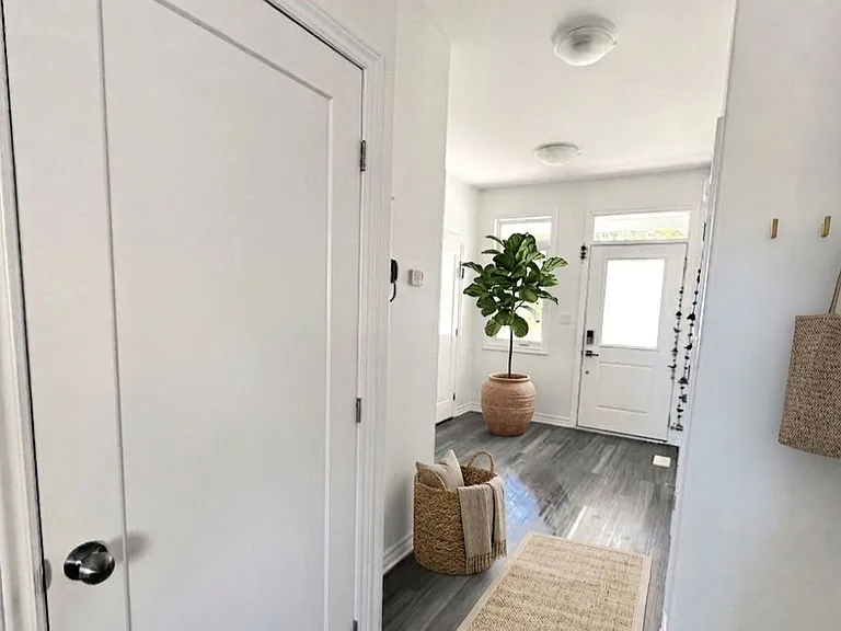 1418 Remington Ave — Photo 2