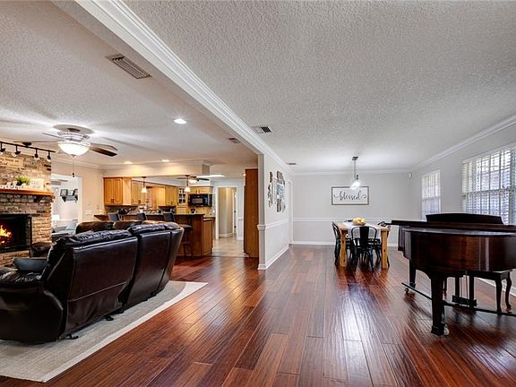 5th image of 33210 Coventry Dr