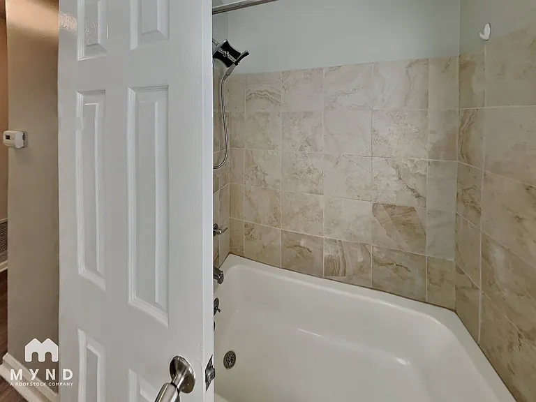 6220 Leslie Dr — Photo 13