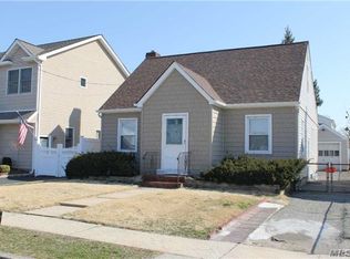 279 James St, Franklin Square, NY 11010