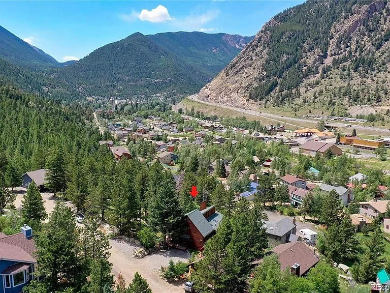 1745 Skyline Rd — Photo 4