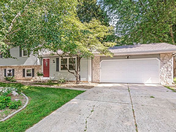 3rd image of 23433 Broadwood Dr